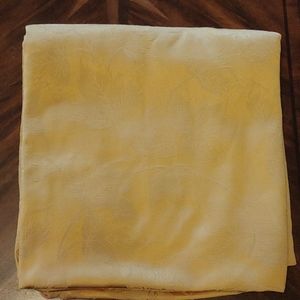 GUC - Croft & Barrow Tablecloth